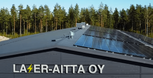 Aurinkopaneelit Laser-Aitan tehdaskiinteistön katolla