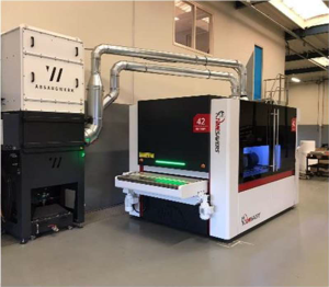 Timesavers 32 RB -kone pintakäsittelyyn: monisuuntainen purseenpoisto ja reunanpyöristys yhdellä työstöllä