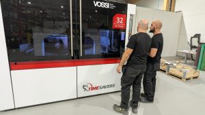 Kuvassa Timesavers 32 RB Laser-Aitan tiloissa