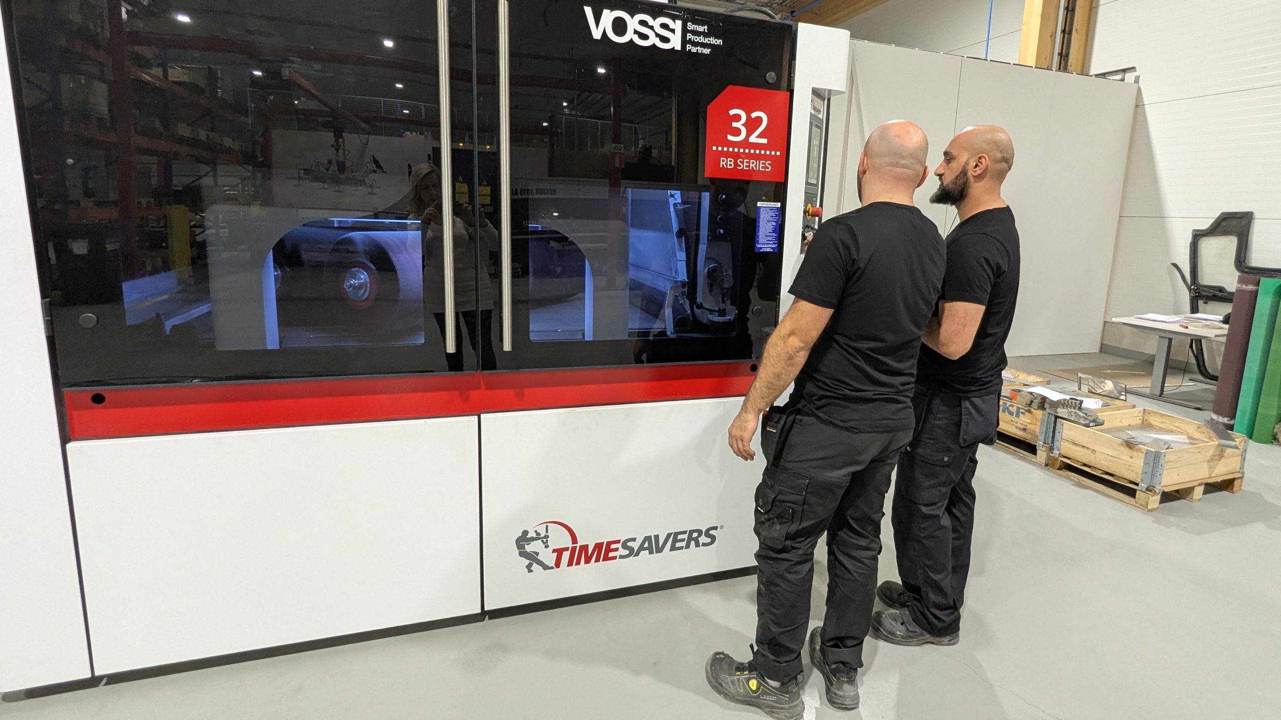 Kuvassa Timesavers 32 RB Laser-Aitan tiloissa